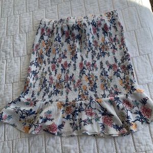 Cute floral skirt!